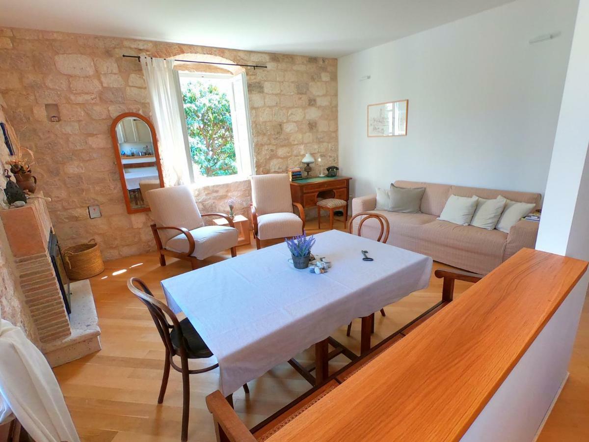 Historic Piazza House & Romantic Hidden Garden Hvar Town Exterior foto