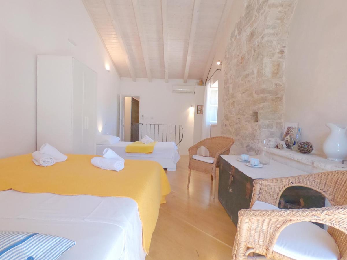 Historic Piazza House & Romantic Hidden Garden Hvar Town Exterior foto
